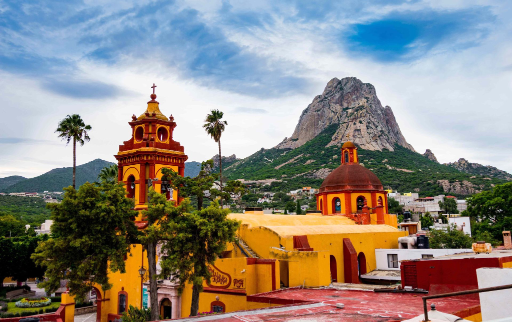 vue d'une ville colonial colorée du Mexique