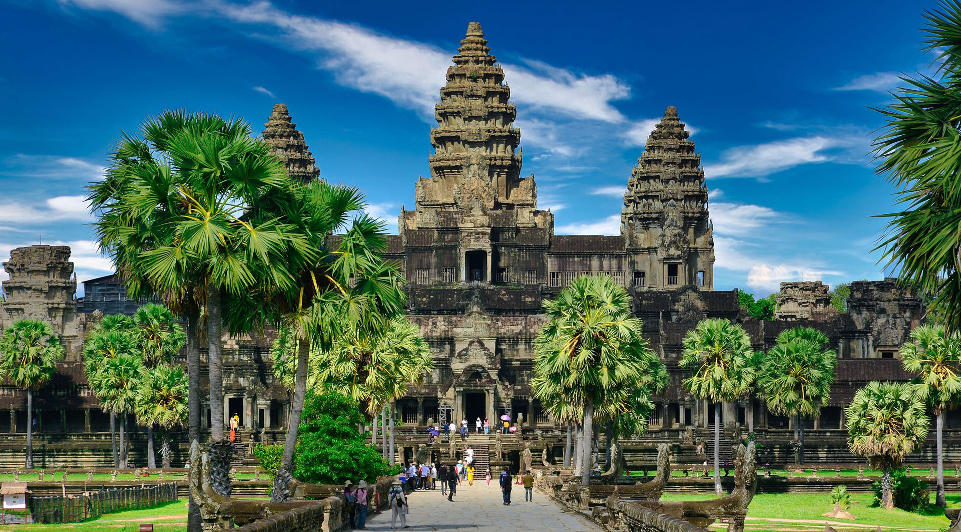Explorez Angkor Wat, un temple bouddhiste historique et une destination de voyage au Cambodge.