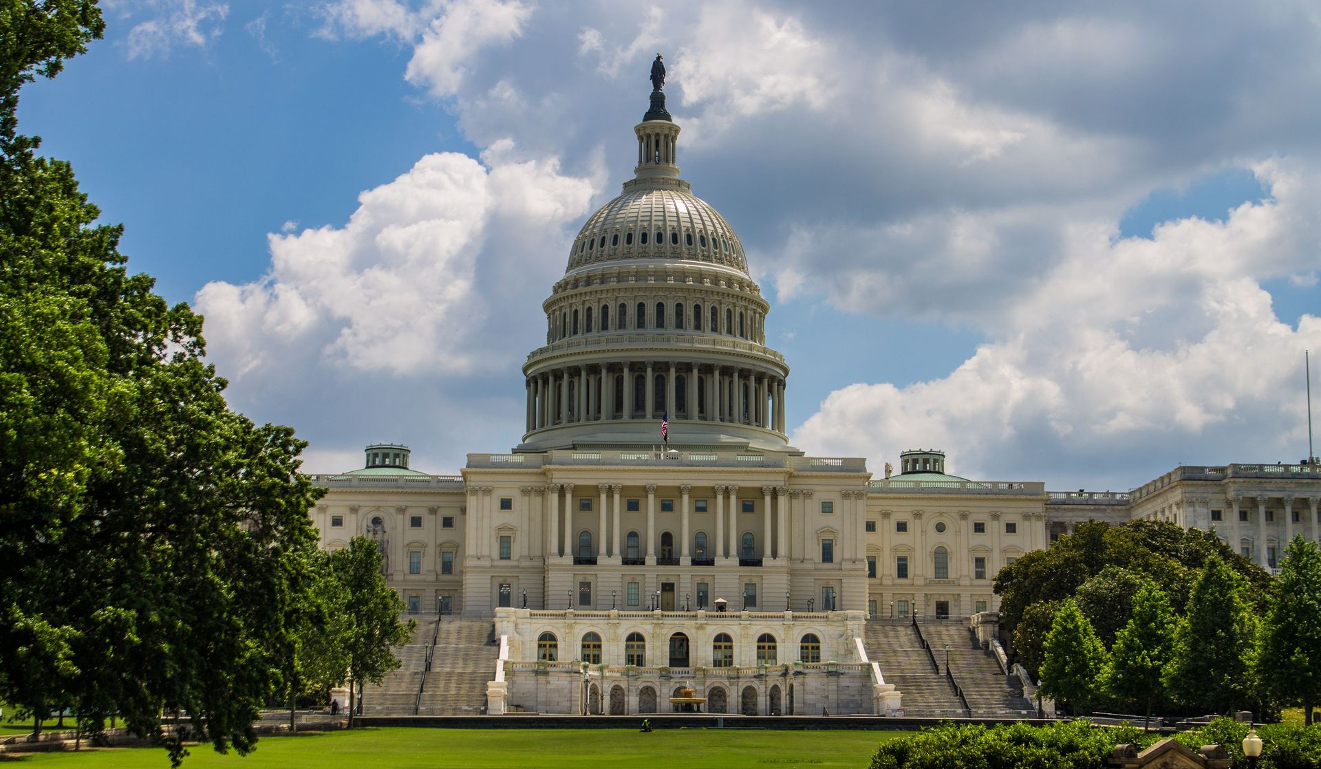 Une vue stunning du Capitole des États-Unis sous un ciel bleu à Washington, D.C.